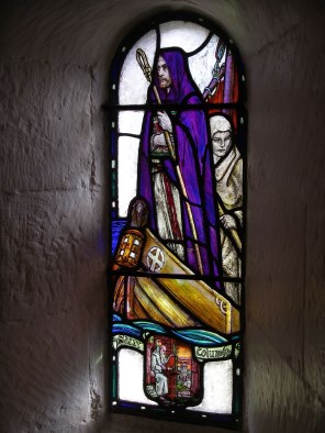 이오나의 성 골룸바_photo by Shadowgate_in the chapel of St Margaret at the Edinburgh Castle in Edinburgh_Scotland.jpg